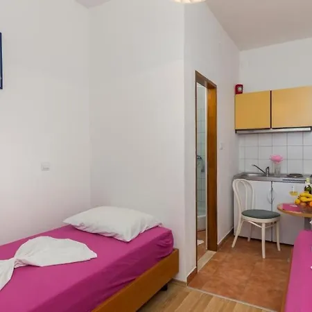 Vidovic - Studio With Patio And Sea View Apartment