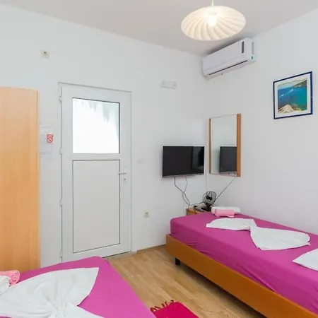 公寓 Vidovic - Studio With Patio And Sea View 米利尼